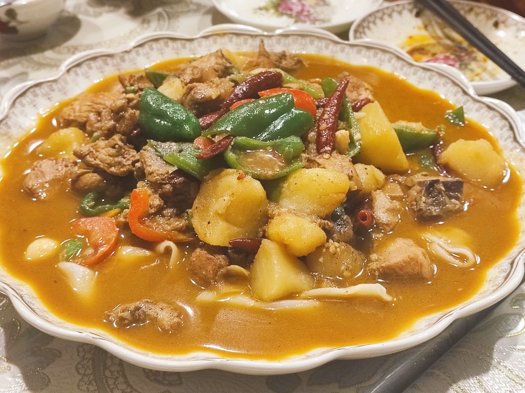 tatamullina's tweet photo. 今宵は近い人々とウイグル料理店「天山」へ。日本でもこんなにも美味しい串焼き肉にありつけるだなんて…… いや、タシュケントでもアルマトゥでもカザンでも、こんなに美味しいシャシリクにありつけるだろうか…… というくらい美味しかった。とても寂しいけれども、店主の幸せな未来を願うばかり。 https://t.co/I8m233wAOu