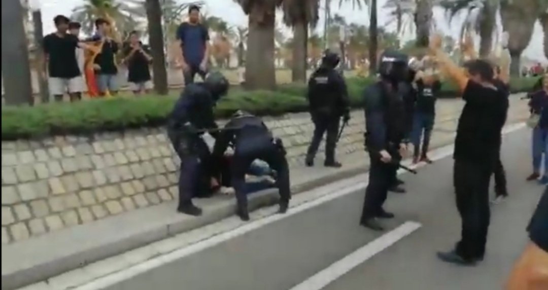 julicugi's tweet photo. Avui fa 4 anys que em van detenir a #Mataró per manifestar-me per la independència i contra la repressió. 4 anys després continuo acusat i a l'espera d'un judici que s'ha de celebrar el 2025. Jo no vull cap amnistia, vull justícia i llibertat pel meu país https://t.co/dYTVmAFTS4