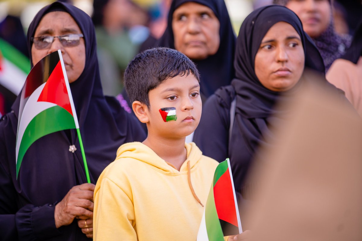 mathimaradhoo's tweet photo. ލ.ގަމުގެ ޒުވާނުން އިސްނަގައިގެން ކުރިއަށް ގެންދެވުނު “ލ.ގަމުގެ ރައްޔިތުން ފަލަސްތީނާއެކު” ހަރަކާތުގެ ތެރެއިން 🇲🇻🇵🇸

#PalestineaaiEku
#FreePalestine
#WeStandWithPalestine https://t.co/PK4Rpq6DZC