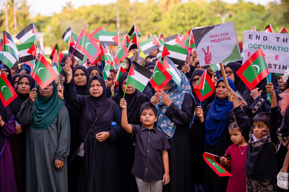 mathimaradhoo's tweet photo. ލ.ގަމުގެ ޒުވާނުން އިސްނަގައިގެން ކުރިއަށް ގެންދެވުނު “ލ.ގަމުގެ ރައްޔިތުން ފަލަސްތީނާއެކު” ހަރަކާތުގެ ތެރެއިން 🇲🇻🇵🇸

#PalestineaaiEku
#FreePalestine
#WeStandWithPalestine https://t.co/PK4Rpq6DZC