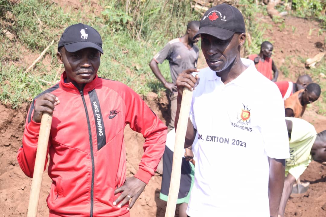 Vabagor's tweet photo. Samedi 13/10/23, j'étais  heureux de me joindre à  la population de la Commune  Kirundo  dans @KirundoProvince  lors des TDC.
Merci  pour l'accueil  très chaleureux.  @NtareHouse
@BurundiGov  @ABPInfos https://t.co/Lgawwm3Ity