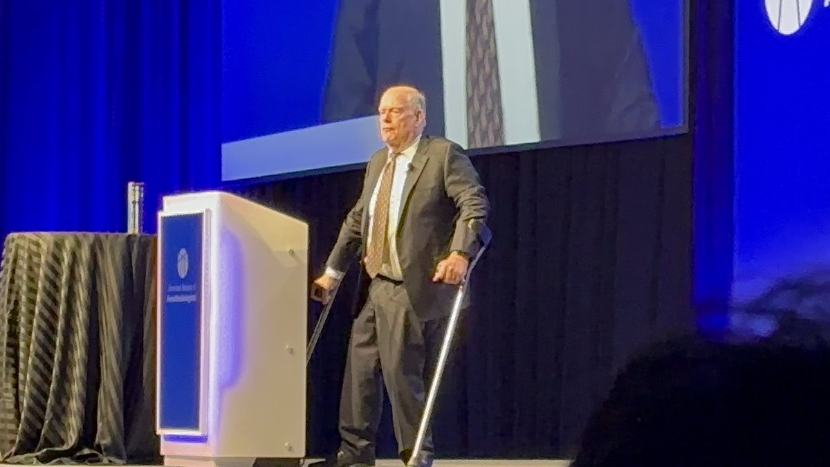 Dr Stan Stead receiving the @ASALifeline Distinguished Service Award 2023 #ANES23