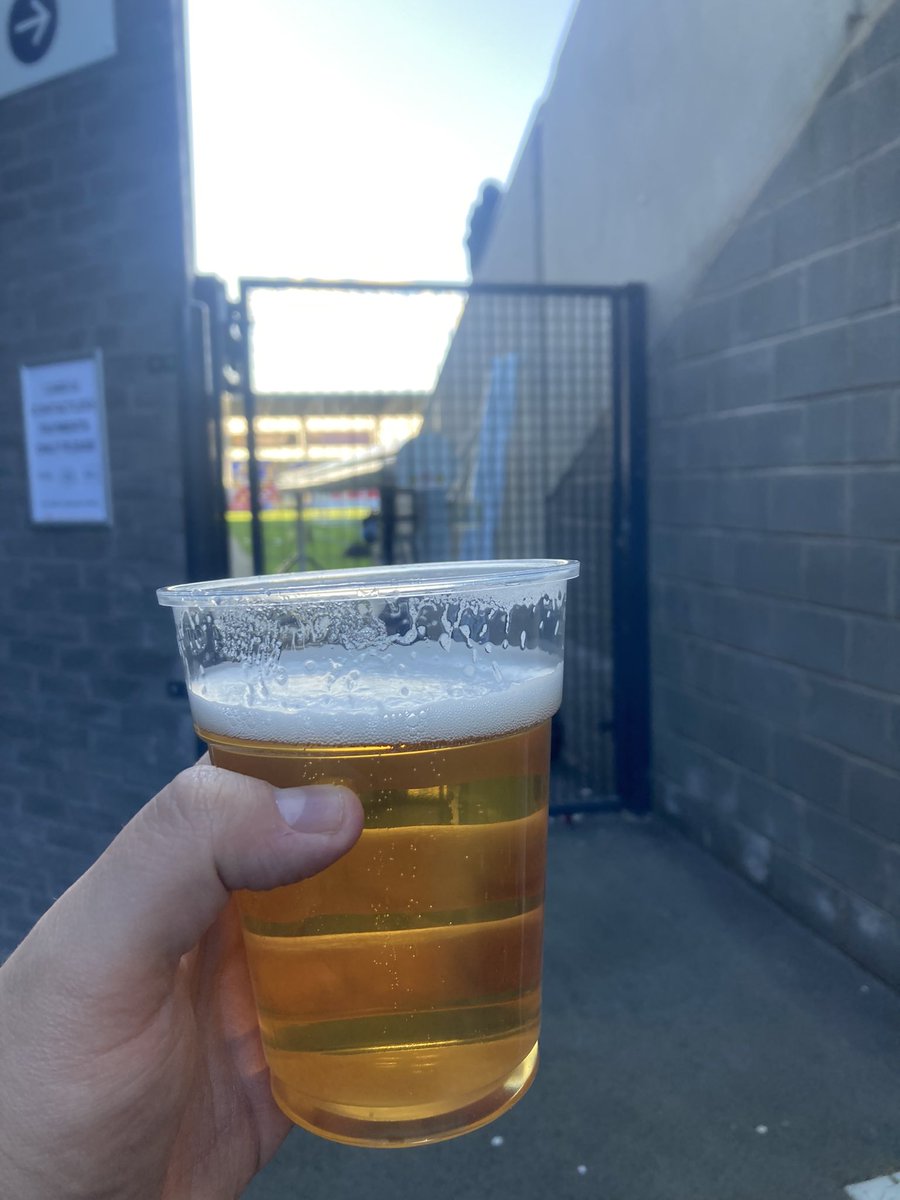 DanGriffin21's tweet photo. Tried my best to do @TheVolleyShow proud and bring #HalfTimePieClub to the LNER but we had the slowest queue and all pies ran out! So here’s #HalfTimePintClub! https://t.co/0ch9NE5q4S