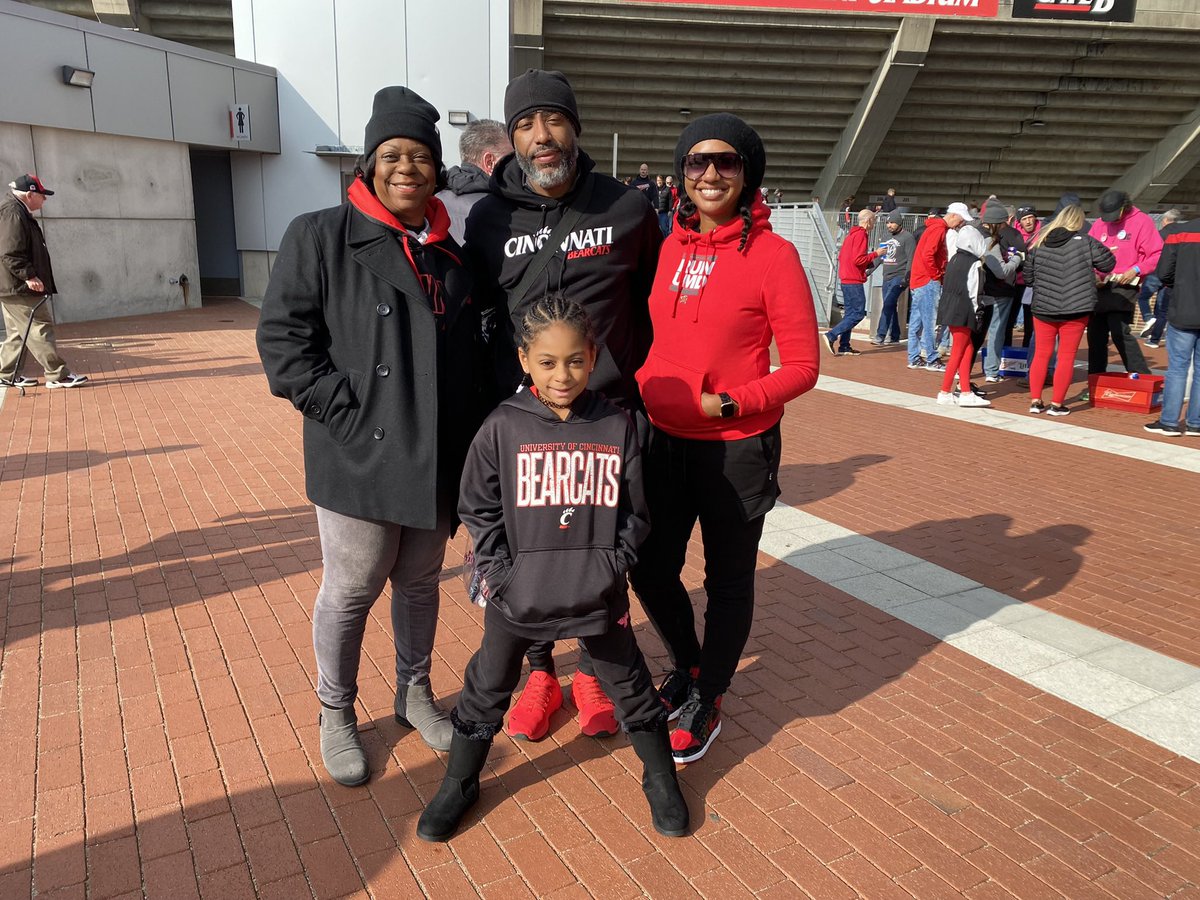 InsanaC's tweet photo. #UCBearcats @GoBEARCATS @GoBearcatsFB https://t.co/9cEaH1XGwJ