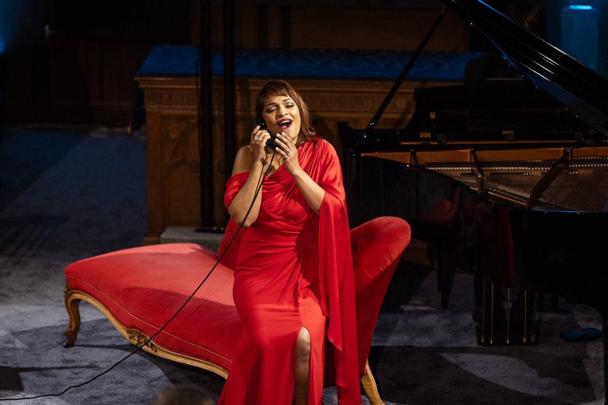 A spectacular evening of the World Premiere of a song set that Sir James Macmillan wrote for me (and dedicated to me what a gift!) as well as Poulenc’s equally epic La Voix Humaine. What an honour!! Thank you @jamesmacm @M_E_Fletcher @TheCumnockTryst Read and 👀 here: 👉…