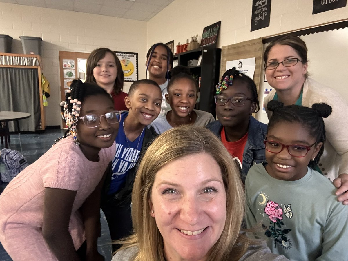 MediaMcginnis's tweet image. Met with our #HRRB Team! Meet the MCE Golden Booklets! Friday was our “Pink Out” Day! #MustangsRock #TeamMustangs  #WinningForKids #readingbowl @allisonfoles @iammrsbolds @MtCarmelES_HCS