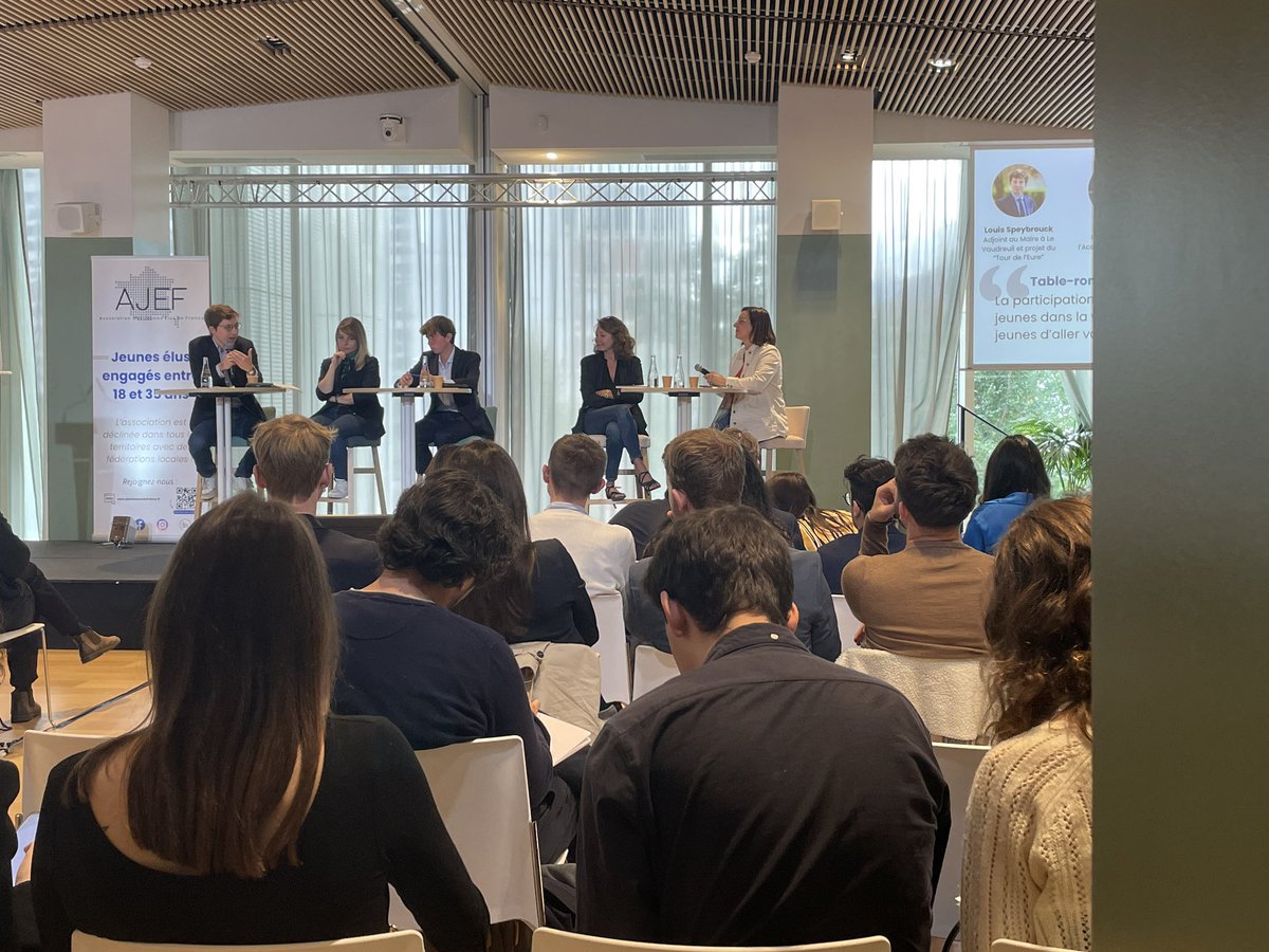 Premier campus des <a href="/JeunesElusdeFr/">Association des jeunes élus de France 🇨🇵</a> au siège de la Région Ile-de-France. Merci à <a href="/vpecresse/">Valérie Pécresse</a> de son accueil. 

Des débats de fonds avec des intervenants de qualité. Des sujets d’avenir : mobilités, engagement, numérique. 

Bravo à mon ami <a href="/Florent__Rossi/">Florent Rossi</a> et toute son équipe.