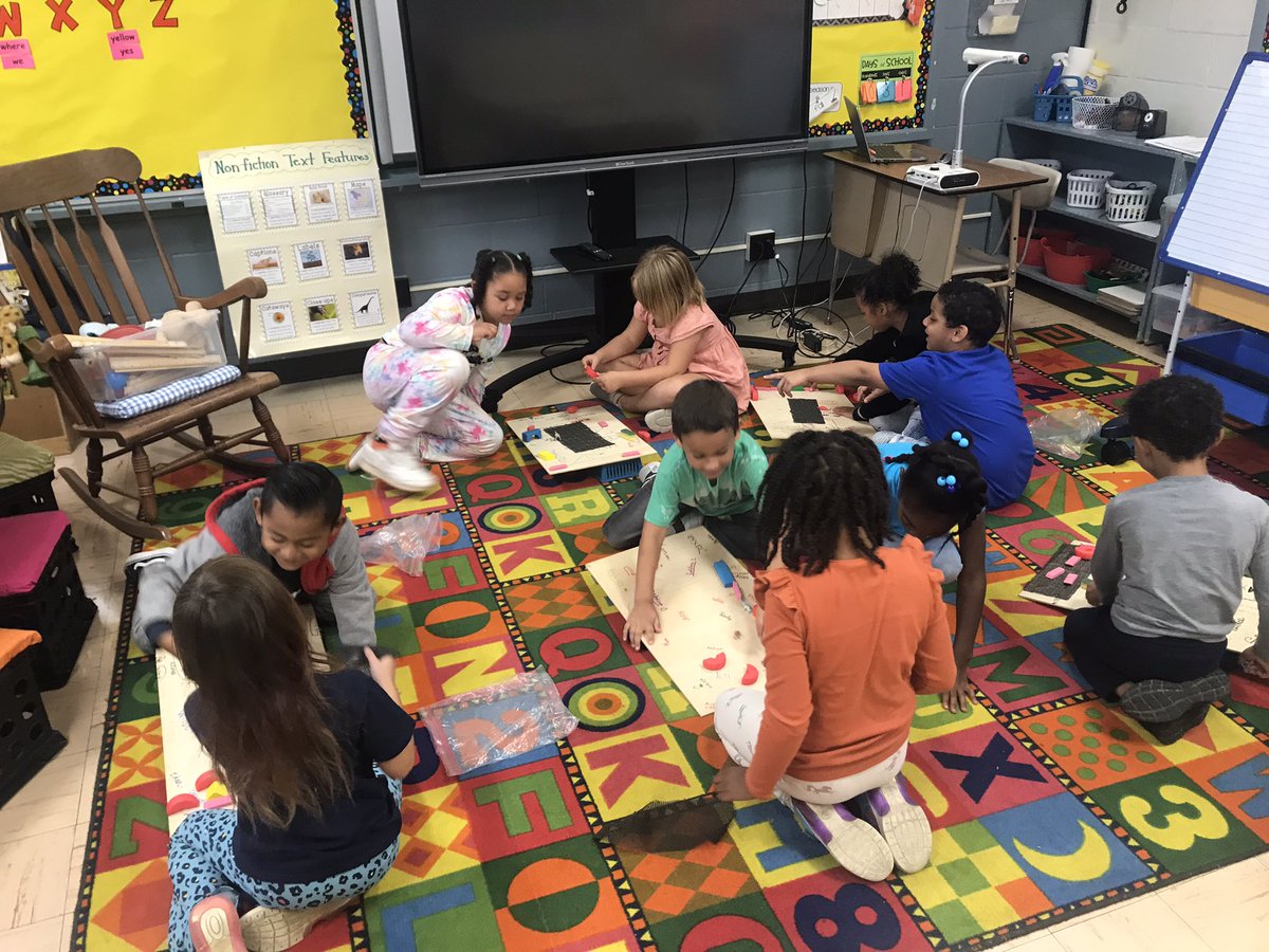 firstofcourse1's tweet photo. Science Alliance teaching my first graders all about force and motion!! @SeabrookBobcats https://t.co/vfEnbElSRb