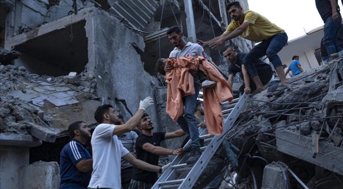 RazaSaleem14's tweet photo. The pain is greater than the wound when the victims are women and children, dismembered in the hundreds
#Gazagenocide #IslamicMessagingSystem
#Ghazagenocide 
#GhazaUnderAttack 
#IslamicMessagingSystem 
#طوفان_الاقصى_ #غزة_الآن

@OIC_OCI
@UN
@Palestine https://t.co/UQUbnjqyVI