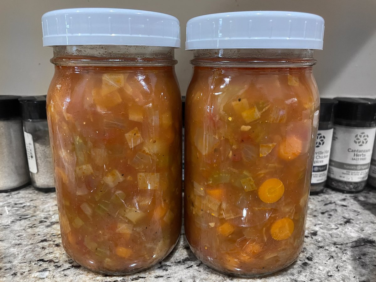 JDubCLT's tweet image. Soup’s on! #vegetablesoup 🍲