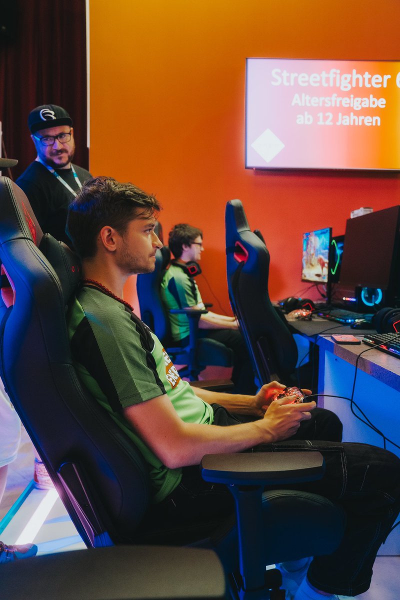 OMENbyHP_de's tweet photo. @StreetFighter 6 die Zweite. Auch heute wieder mit am Start, yetey, raven und klemenz von @planBesports sowie nerox von @AustrianForce
#gamecityvienna #OMEN #gamecity2023
#OMENTranscend #OMENbyHP #HPwithINTEL #OMEN16 #Gaming https://t.co/hqLZhLPPkk