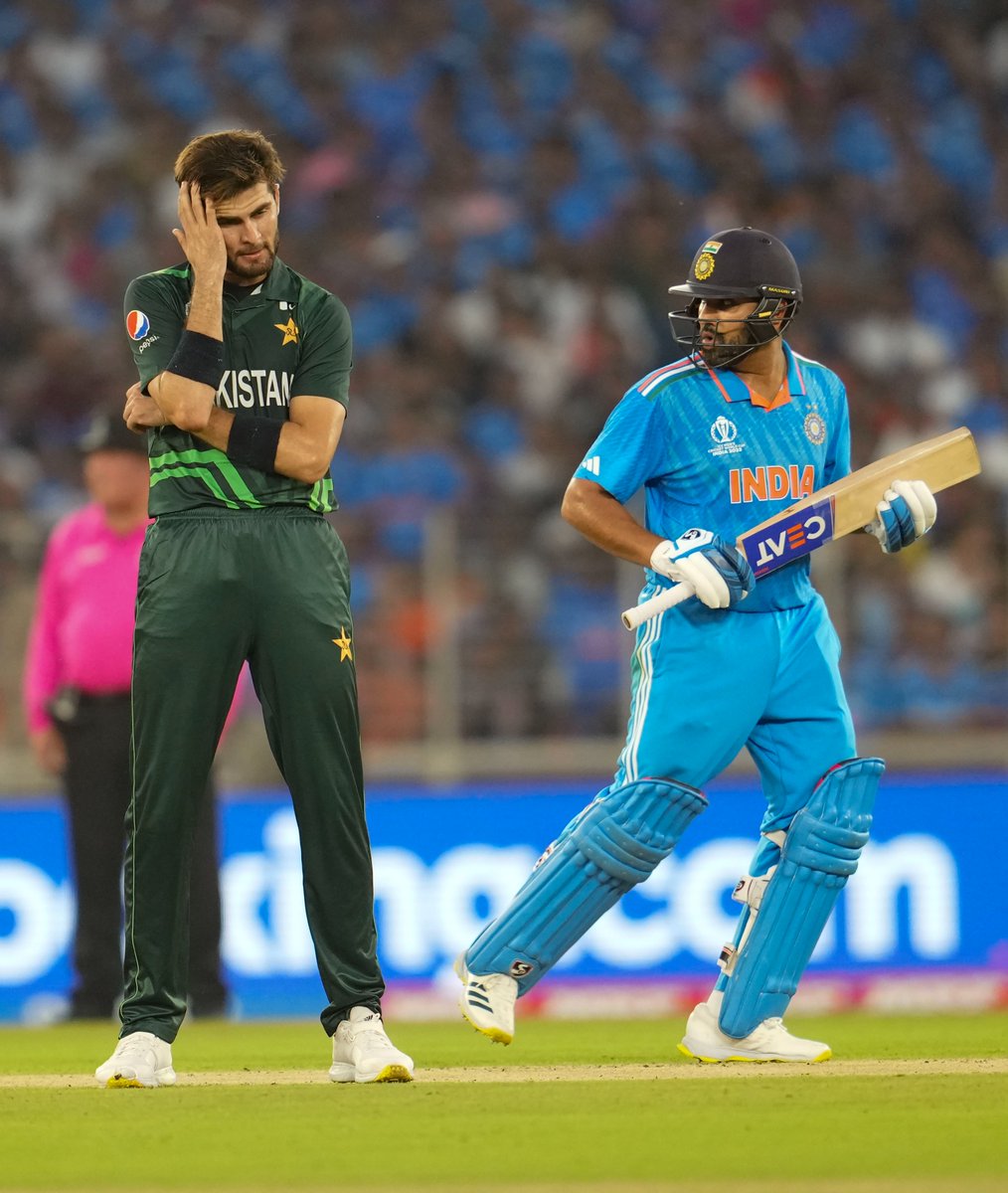 EnglishSalar's tweet photo. #RohitSharma𓃵 (86) and #ShreyasIyer (53*) shine with the bat and #JaspritBumrah (2/19) and #KuldeepYadav (2/35) take key wickets as India (192/3) thrash Pakistan (191) by 7 wickets in #ICCCricketWorldCup23 in #Ahmedabad
📷PTI
#BHAvsPAK #MaukaMauka #PKMKBForever #BaapBaap https://t.co/ky3V31OseF