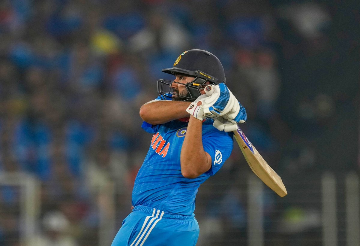 EnglishSalar's tweet photo. #RohitSharma𓃵 (86) and #ShreyasIyer (53*) shine with the bat and #JaspritBumrah (2/19) and #KuldeepYadav (2/35) take key wickets as India (192/3) thrash Pakistan (191) by 7 wickets in #ICCCricketWorldCup23 in #Ahmedabad
📷PTI
#BHAvsPAK #MaukaMauka #PKMKBForever #BaapBaap https://t.co/ky3V31OseF
