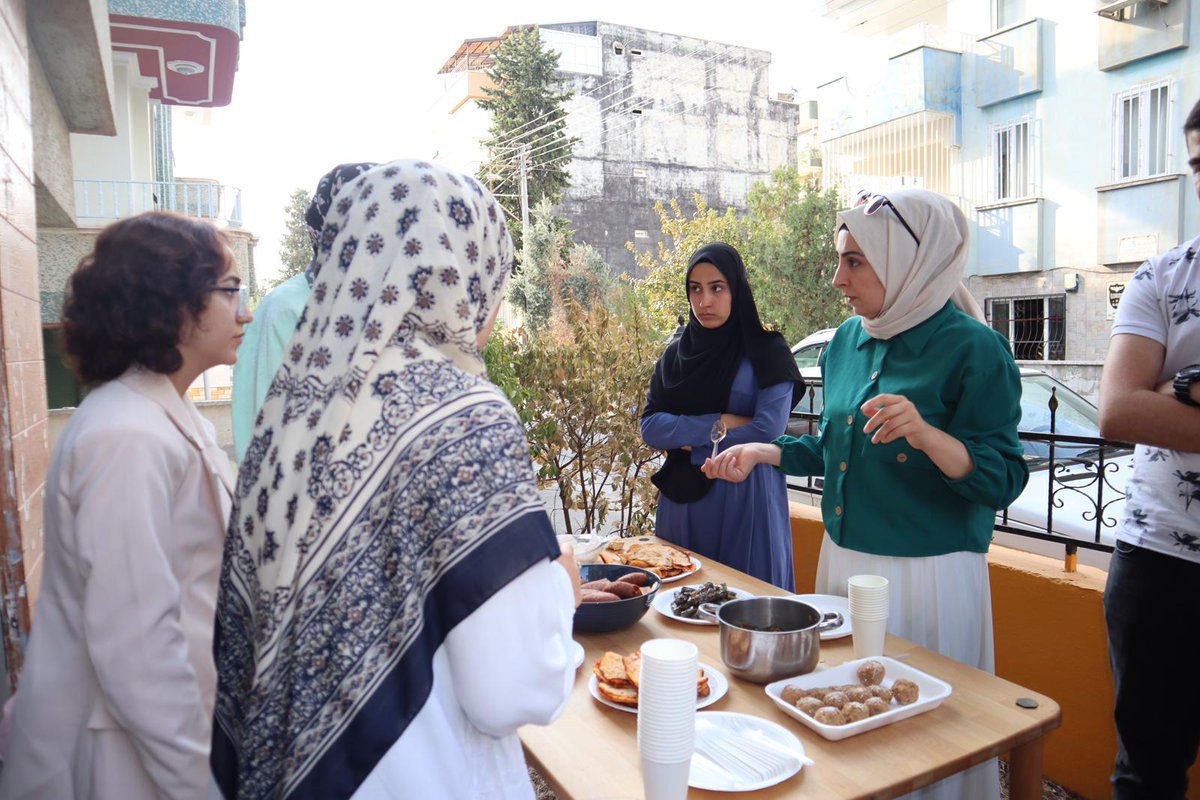 SUGDER_'s tweet photo. Bugün #ErasmusDays kapsamında genç gönüllülerimiz, @ulusalajans tarafından desteklenen projelerimizdeki katılım tecrübelerini paylaştılar. Farklı kültürlerden gençler kültürel yemeklerini birbirlerine ikram ettiler. https://t.co/KCbGlb0hWn