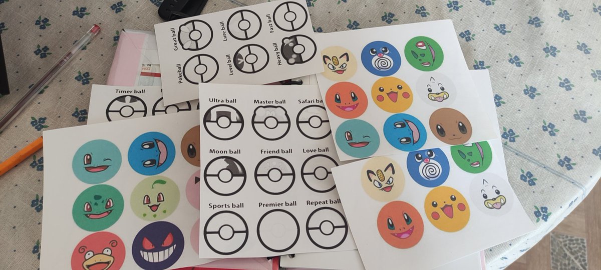 Barucomon's tweet photo. Hoy empecé un diplomado y mi morrita me hizo un cuaderno para tomar clase y hasta le puso stickers.
Yo el morro más afortunado. https://t.co/vj4dXSC9YR