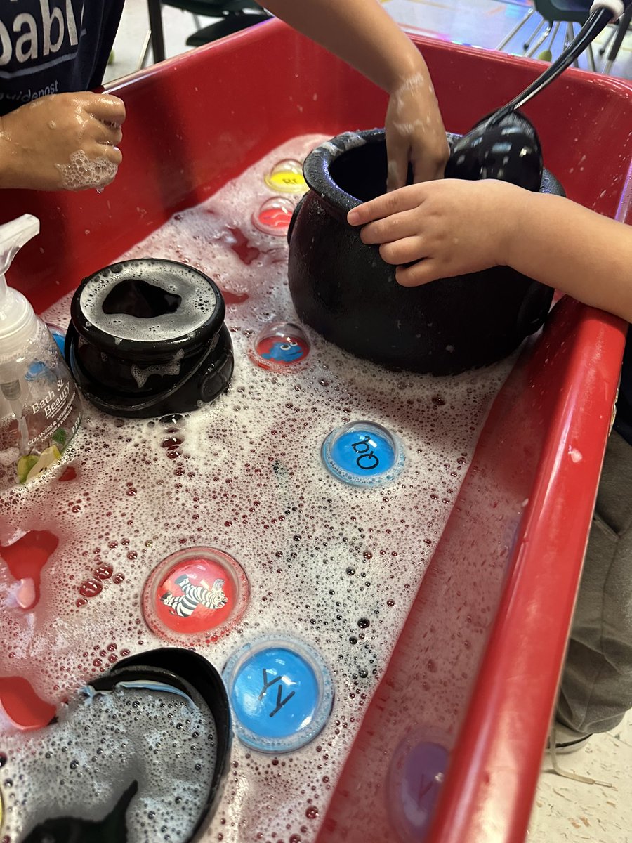 Preschool loves making alphabet soup🥣

#earlychildhood #play #sensory #specialeducation #preschool #literacy #teachertwitter
