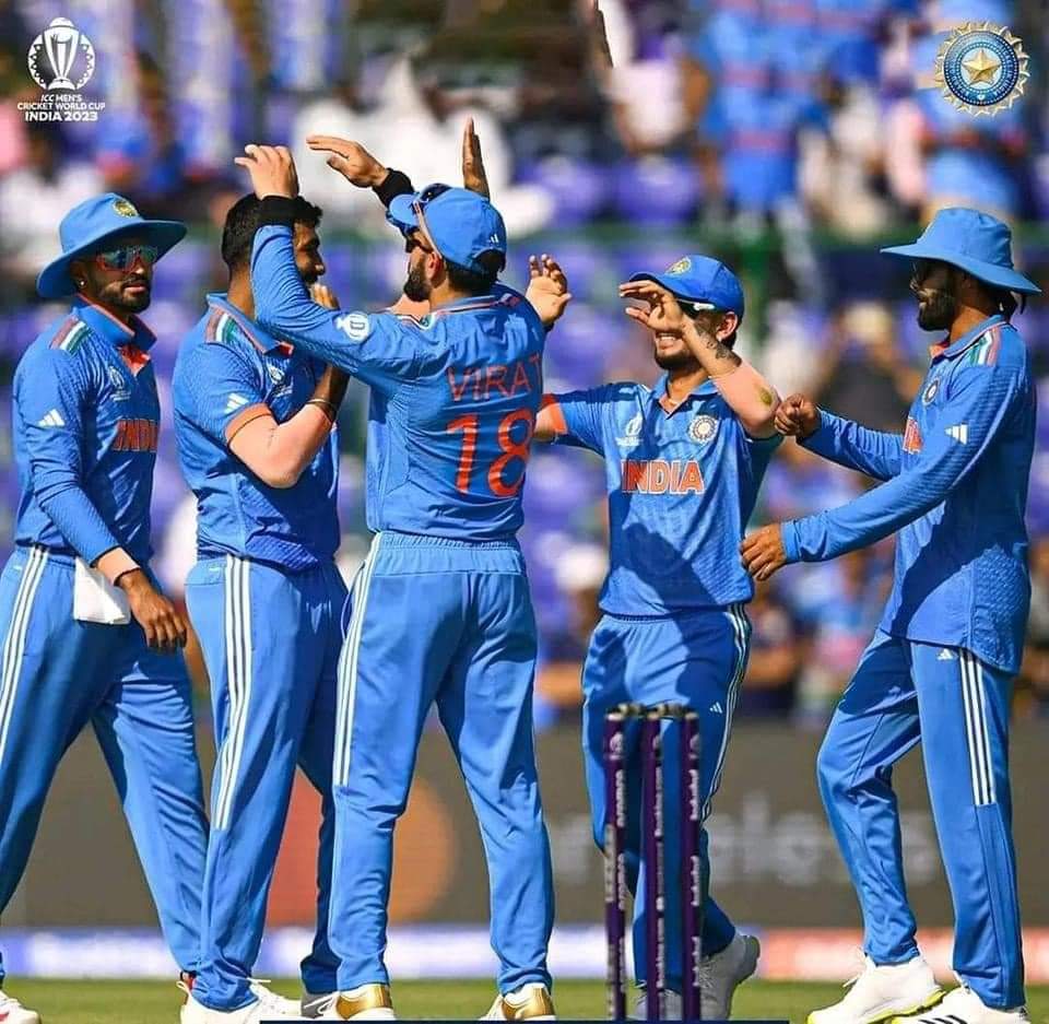 Sandeepverma773's tweet photo. टीम इंडिया की शानदार जीत की आप सभी को हार्दिक बधाई एवं शुभकामनाएं 🇮🇳
भारत माता की जय
#indvspakworldcup2023 
#जय_हिंद https://t.co/SrrjxndyOT