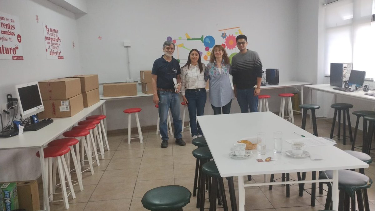 Esta semana equipamos un aula del Complejo Educativo Iema con computadoras provistas por la empresa Moravia RWS, que fueron recondicionadas e instaladas por los compañeros y compañeras de la cooperativa de trabajo que lleva adelante nuestra Planta de RAEE-Nodo Tau