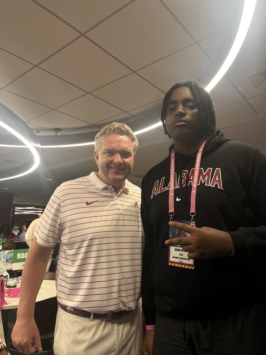 Arrived in Tuscaloosa with <a href="/FBCoachWolf/">Eric Wolford</a>! Just measured in at 6’6 305 10.5 Hands 82 inch Wingspan. 

<a href="/AlabamaFTBL/">Alabama Football</a> #RollTide