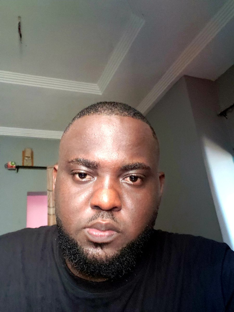 OgaGreat's tweet photo. Am single and looking for a cuvery beautiful hardworking  MacBook pro 2019 with M1 chip. https://t.co/ShCKkkhAcY