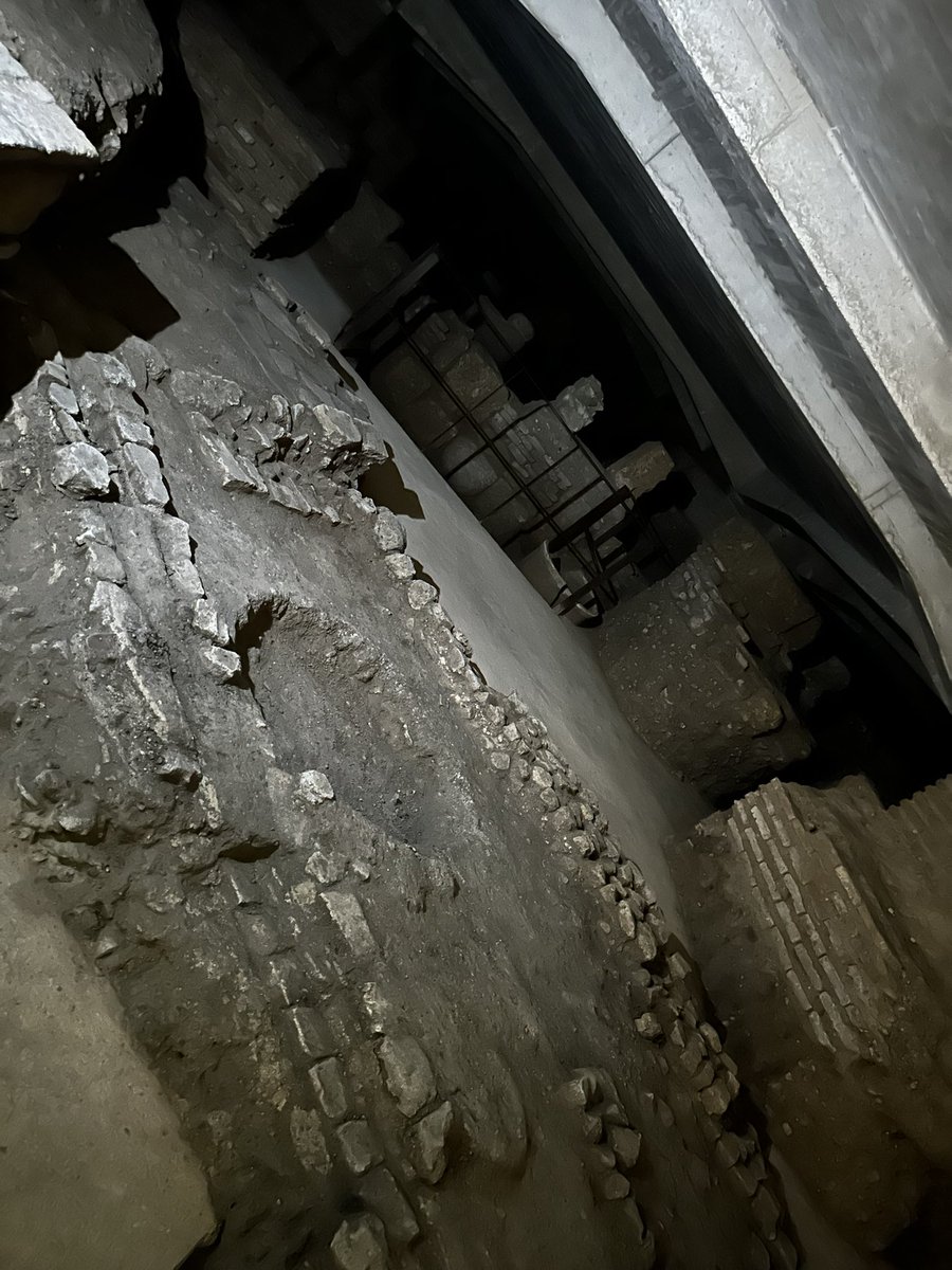 rorroblanc's tweet image. Arriba y Abajo 
Iglesia Santa Catalina 
#arterococó
#cripta