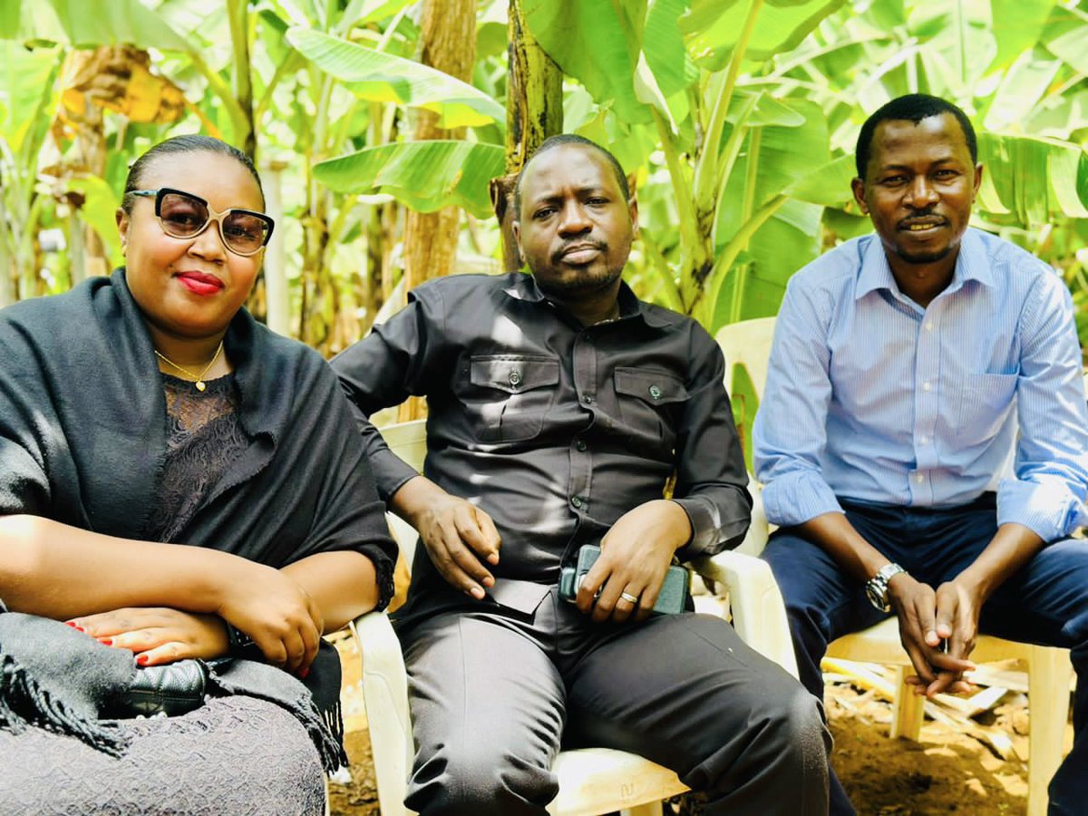 Mapema leo nimeungana na ndugu zangu <a href="/simbahd/">H Simba</a> na <a href="/anabahatimlay/">Anabahati</a> tulipowakilisha wana Kumekucha Tanzania katika mazishi ya Ndugu yetu Mhandisi Gilbert Minja (RIP).

Mazishi yamefanyika nyumbani kwao katika kijiji cha Ndueni Kisima, Marangu wilayani Moshi.

Bwana ametoa, Bwana