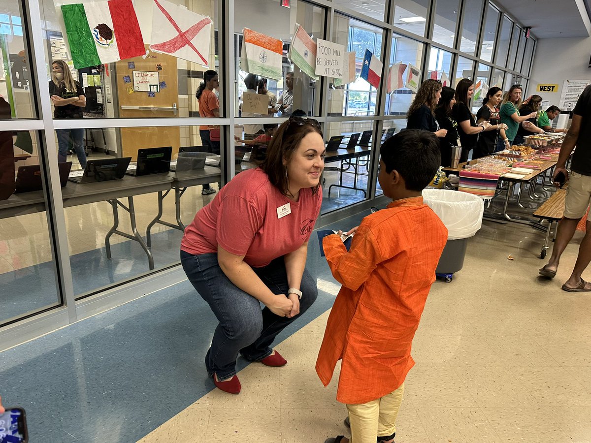 Sjainr's tweet photo. @CassForKids @CFBISD @EldredgeWendy 
Cafeteria to Culture…We LOVE our Board and Superintendents for supporting our every move!!! https://t.co/y1LGEzTt2j