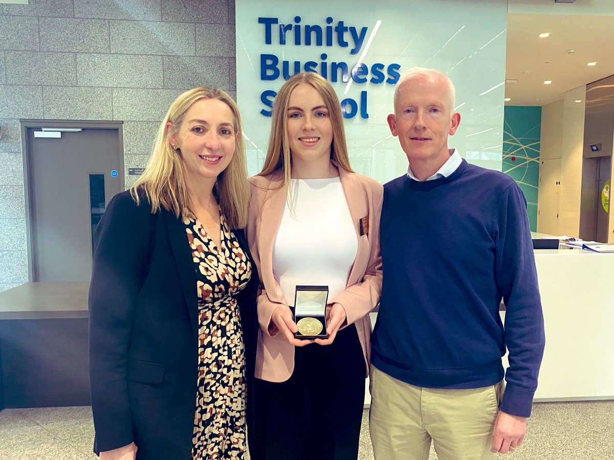 KtcsPrincipal's tweet photo. Well done to Aisling Reilly on receiving the Naughton Scholarship Award at Trinity University College today. @NaughtonFound @tcddublin The scholarship is to exceptional students who continue to 3rd level focusing in the STEM sector. @accsirl @KANDLEi @STEMEduc @Education_Ire 👏👏 https://t.co/gE0zI7Ia0j