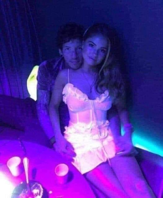 Xrisos__'s tweet photo. Você foi a melhor coisa que já me aconteceu e eu vou te tirar daqui 😍❤️ https://t.co/QViggMZweP