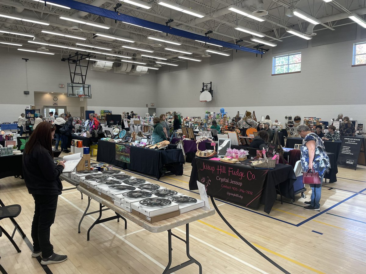 KX96's tweet photo. The Port Hope Fall Frenzy is on today until 4pm!

62 McCaul St, at the Town Rec Centre

Checkout over 10+ vendors with some unique items, enter in some raffles and more!

$2 entry helps support the Northumberland Hospice Care Centre https://t.co/ALx9h5NfRQ
