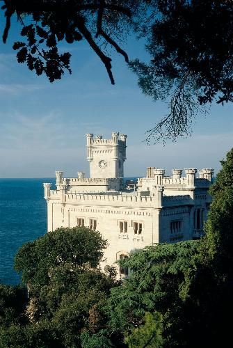 SadalSuud33's tweet photo. #CastellodiMiramare
#Grignano
#BeniCulturali https://t.co/Nt1THMK6Fb