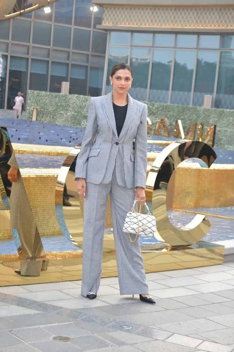 bollyXtelly's tweet photo. Deepika Padukone attends the 141st International Olympic Committee Session inauguration at the NMACC

#DeepikaPadukone https://t.co/b1DXWmR37D