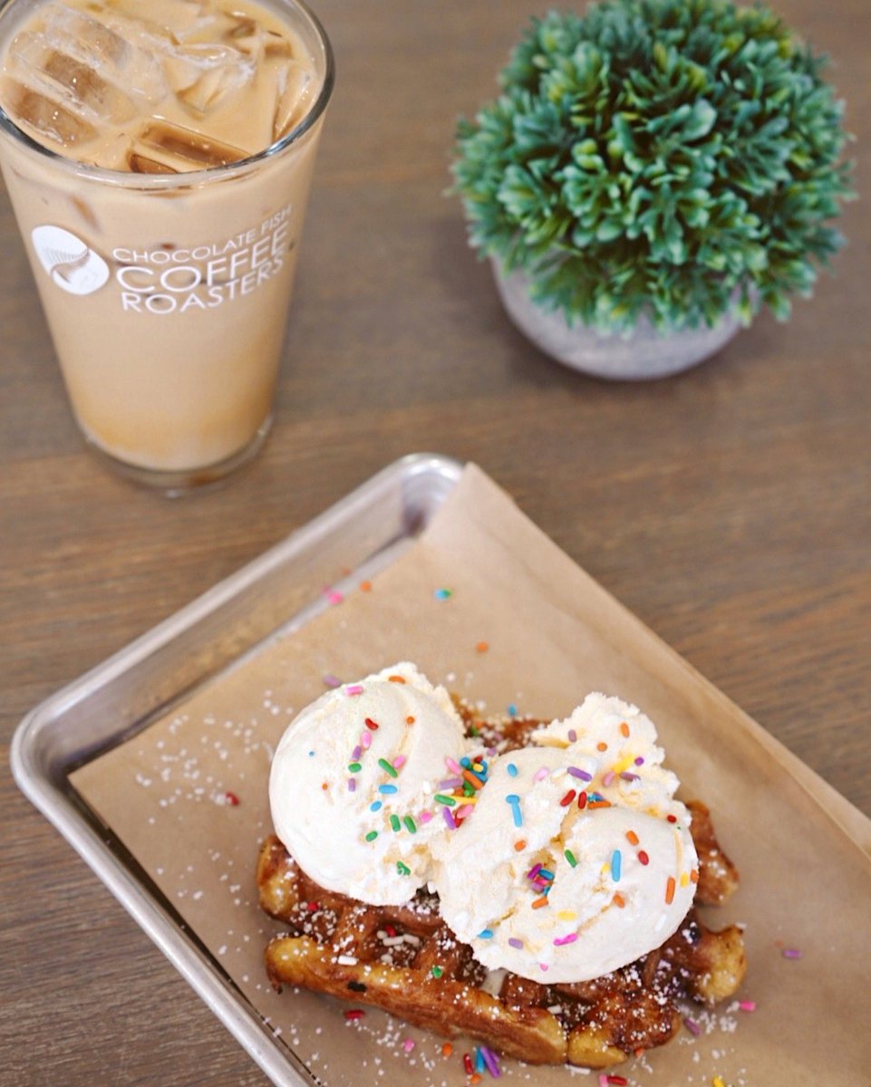 ChocFishCoffee's tweet photo. Dessert : the sweetest form of self-love. 🥐 🍨 🍫 Which of our desserts are YOU indulging in today?

#nationaldessertday #dessertday #eatdessertfirst https://t.co/Fpfotzngvb