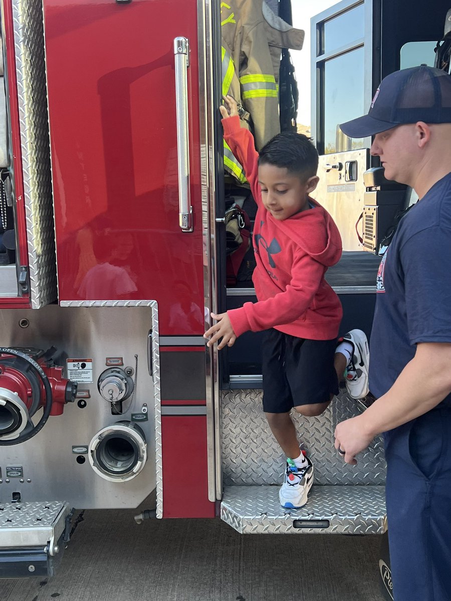 WeirClass's tweet image. We loved when the Aubrey Fire Trucks come to visit!! 🚒🧯