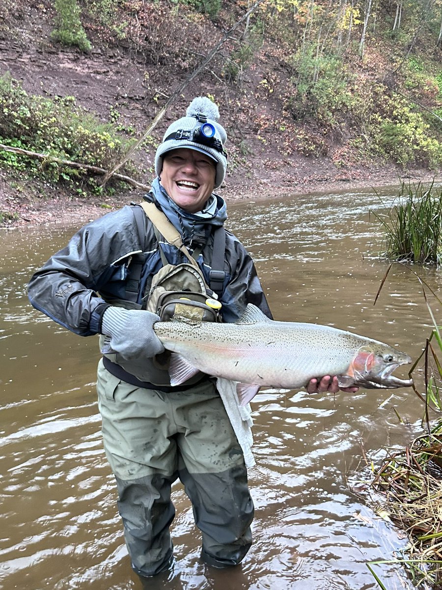 MuskokaMidnight's tweet photo. Took this pic of my long time friend and fishing partner with a hog, of a steelhead, from shortly after sunrise this morning. Funny what makes grown men smile like that. #friends #upbeforethesun #getoutside https://t.co/QXiQLoJo6q