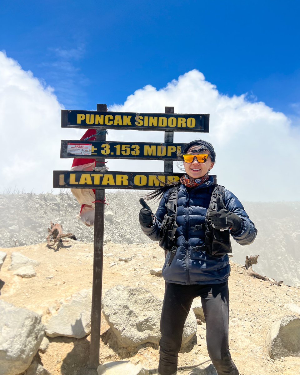 Cindygulla0's tweet photo. Puji Tuhan , pertama kali naik gunung 🗻 tetap optimis meski dijalan menangis 😂 sampai juga di Gunung Sindoro 🩶 https://t.co/zZK0yarVlW