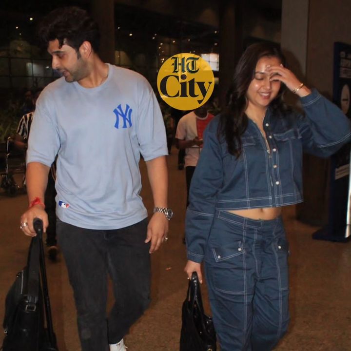 bollyXtelly's tweet photo. Tejasswi Prakash and Karan Kundra return from the latter's birthday celebrations 🎂💙

#TejRan #TejasswiPrakash #KaranKundrra https://t.co/5S0uocRG82