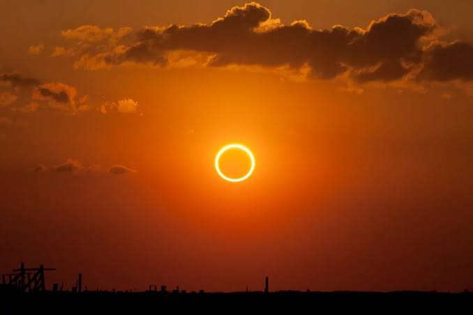 RochaAbeu's tweet photo. expectativa / realidade
#EclipseSolar https://t.co/lkc7X4Q4R3