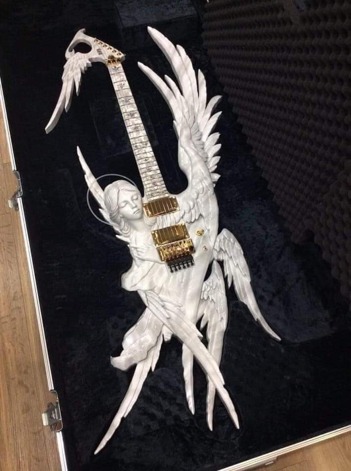memoriarchive's tweet photo. custom guitars by Toshihiko Takamizawa https://t.co/MlkcXIPT45
