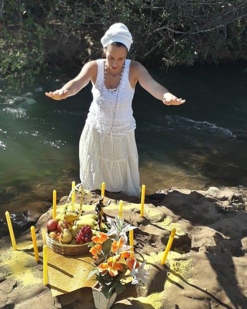 SabzerAzoh's tweet photo. Siyobuswa sicindezelwe ngabezizwe, ngenxa yokuthi senza izinto ezaba umfakela wabo ebuNtwini bethu. Sadungeka kakhulu siwumuzi oNsundu, sicindezelwa yizinto eziwubuthakathi baseNtshonalanga, eminye yemikhuba yabo engcolile sayivuma singenakuqonda sayenza yaba ingxenye yesiNtu... https://t.co/9ZrD90Fhes