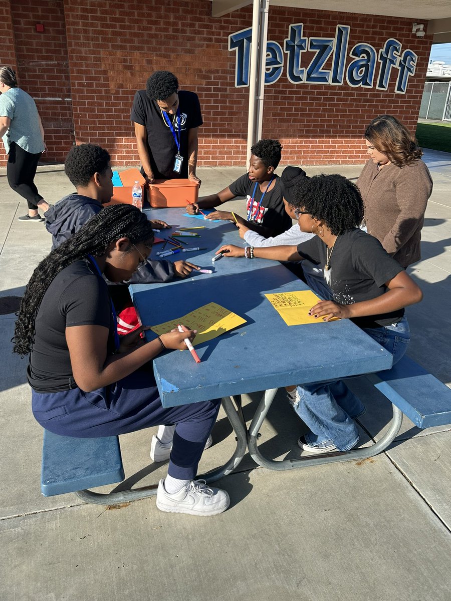 tetzlaff12351's tweet image. We are so excited to announce our third year of partnership with Project Optimism! #ABCUSD #projectoptimism #tetzlafftrojans ✌🏻💙