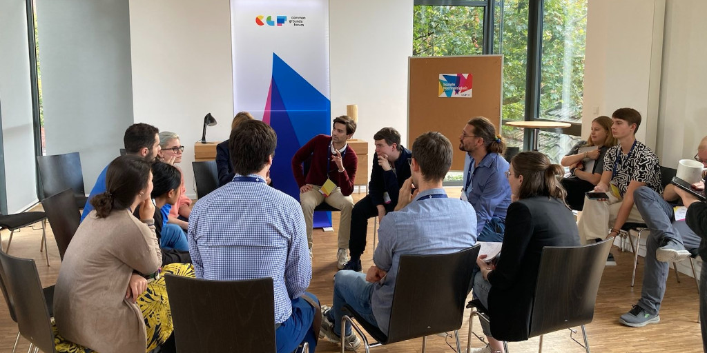 informatikradar's tweet photo. Das Common Grounds Forum geht dem Ende zu. Herausgekommen sind mehr als 35 Positionen, klare Forderungen, viele konkrete Ideen und zehn gewählte junge Menschen, die sie beim #Digitalgipfel vertreten werden! Großes Danke an alle Teilnehmenden! 💜 #CGFx2023 https://t.co/R0rewAsN0E