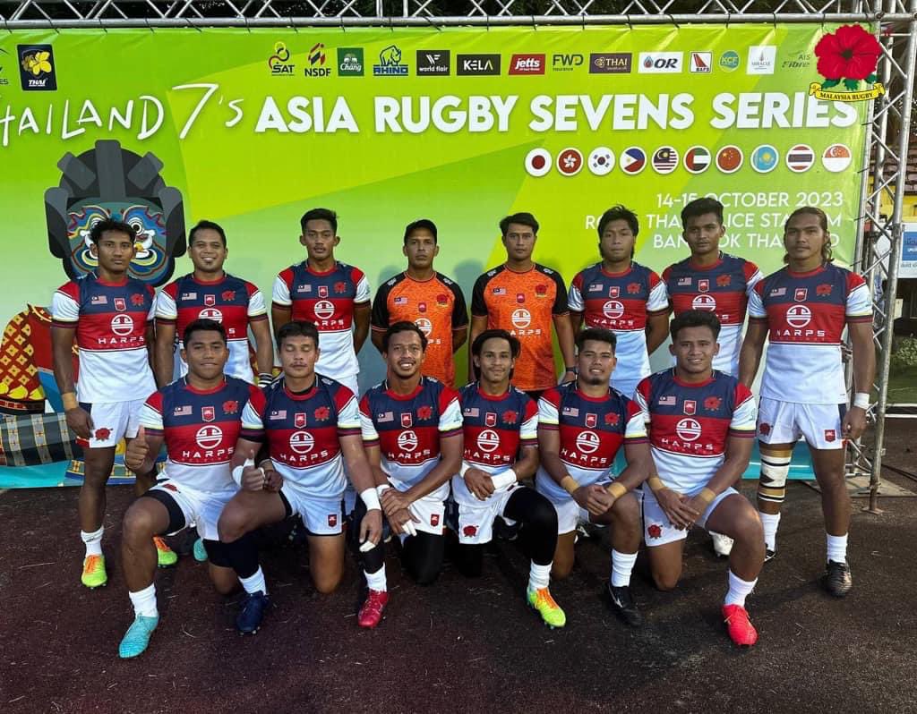 Pulotutui's tweet photo. 🏉 Malaysia’s men’s rugby team achieved a historic milestone, reaching the semi-final cup stage in the 2023 Asia Rugby Sevens Series in Bangkok. It’s their best performance to date! 🇲🇾👏 #MalaysiaRugby #AsiaRugby2023 https://t.co/HvkLPljSnC