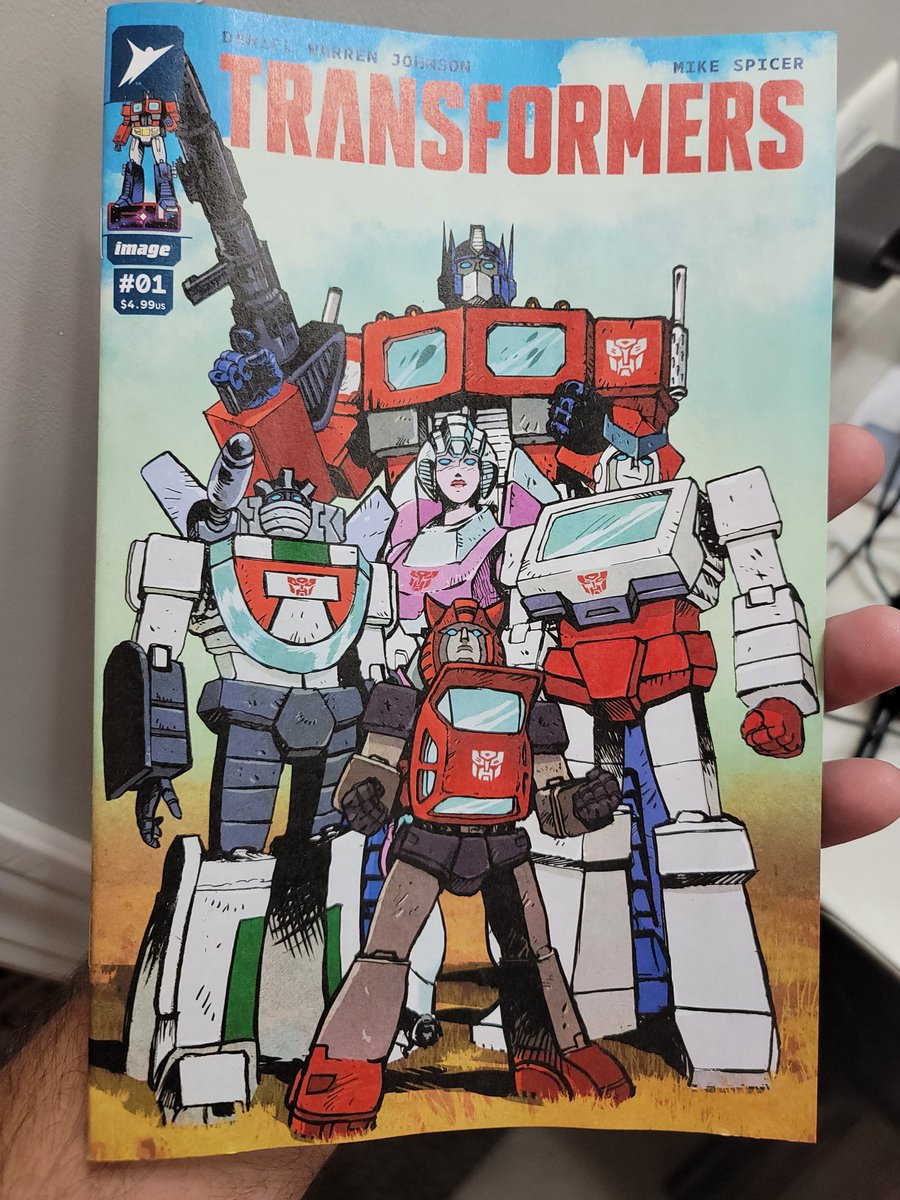 PlaystationBrah's tweet photo. Three reasons to get the new Transformers #1:
To see Starscream get:
Clotheslined.
German Suplexed.
Superkicked.
Really, though! Great first issue. I'll be back for more. #TransformandRollout https://t.co/713JAR2505