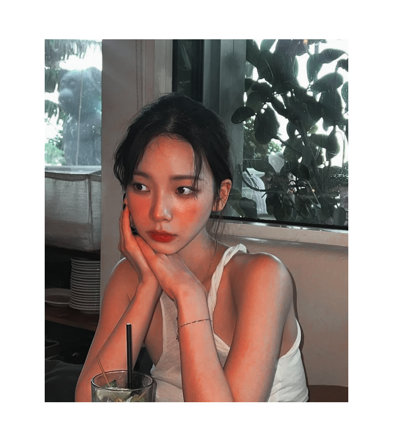SM00THAS's tweet photo. ⠀
𝗦𝘁𝗶𝗹𝗹 doesn't know what to do
with her hands— 𝘦𝘴𝘱𝘦𝘤𝘪𝘢𝘭𝘭𝘺
when her coworkers insist on
taking 𝙨𝙤 𝙢𝙖𝙣𝙮 pictures of her
whenever they go out . . .
is this really normal nowadays .ᐣ
⠀ https://t.co/5rK6L3rDSj