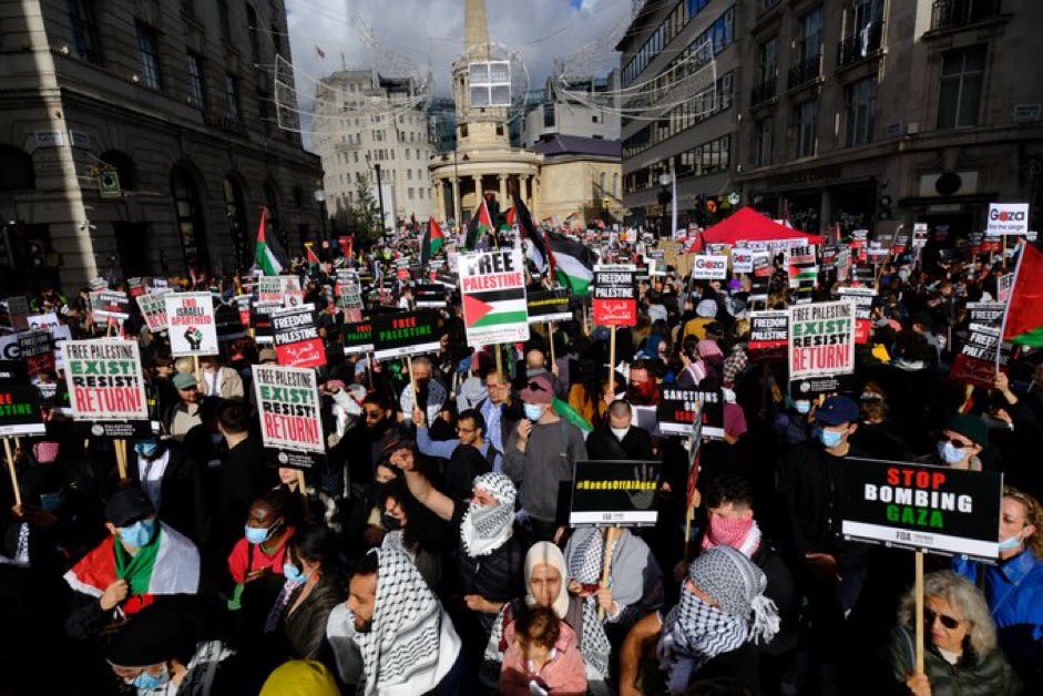 UniteInt's tweet photo. Good to be part of this important &amp; huge march today in London for #peace, &amp; to join those calling for an end to all violence &amp; for the int community to act to protect all civilians in Gaza, end the occupation of #Palestine &amp;ensure peace with justice, equality &amp; dignity for all https://t.co/chj6wAQRB2