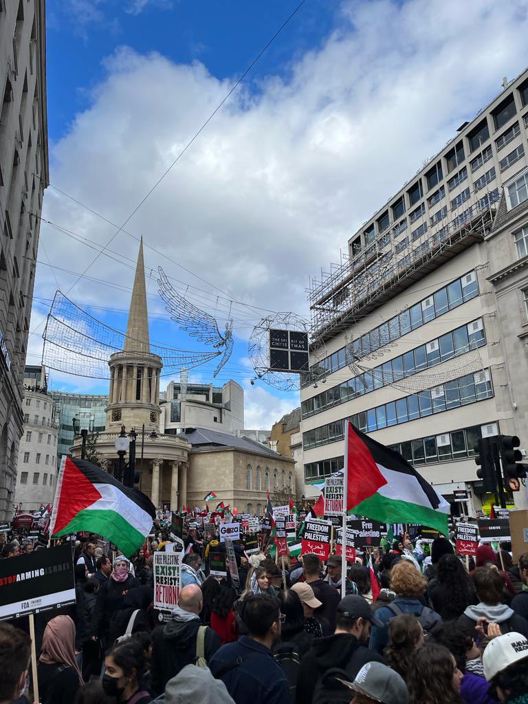 UniteInt's tweet photo. Good to be part of this important &amp; huge march today in London for #peace, &amp; to join those calling for an end to all violence &amp; for the int community to act to protect all civilians in Gaza, end the occupation of #Palestine &amp;ensure peace with justice, equality &amp; dignity for all https://t.co/chj6wAQRB2