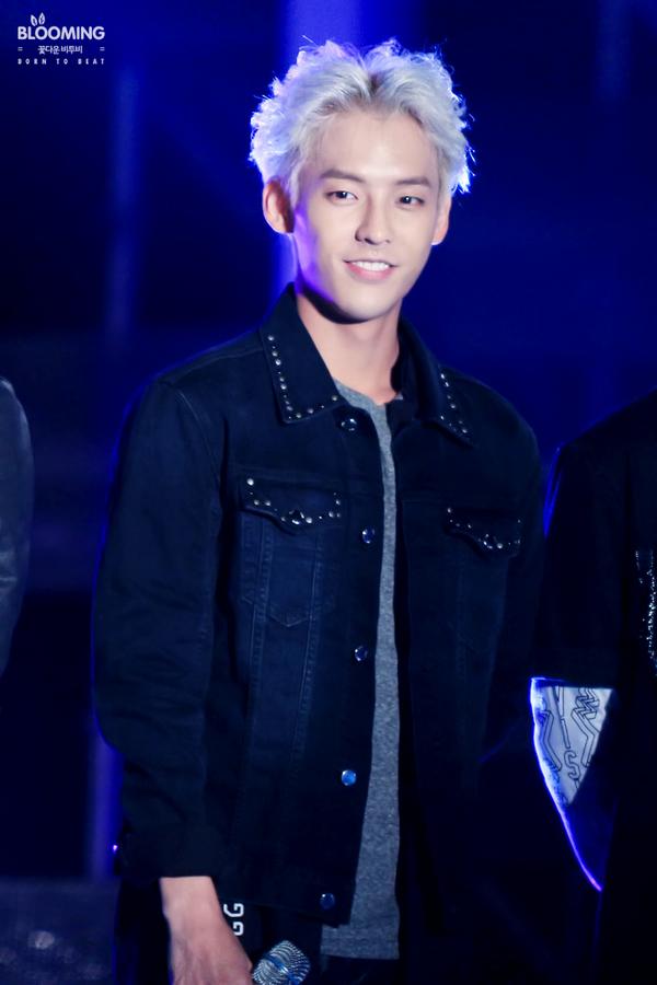 timeto2mh's tweet photo. 141008 성남사랑콘서트 #비투비 #이민혁 https://t.co/85p0nrVijn