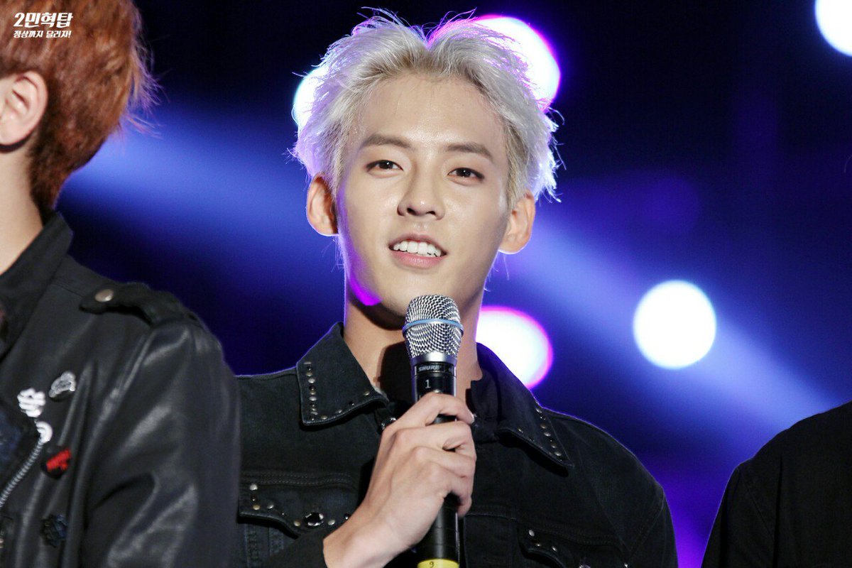 timeto2mh's tweet photo. 141008 성남사랑콘서트 #비투비 #이민혁 https://t.co/qBQI95fMDq