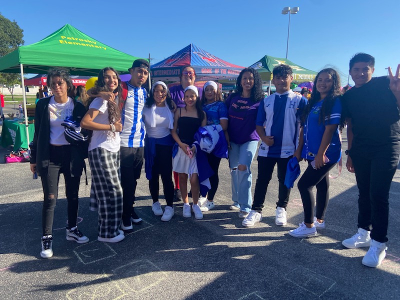 SOAR_LINC_NHS's tweet photo. @AliefWellness #AliefProudDay with SOAR/LINC/PEP #goodstuff #AliefGraduates #VamosSOARLINC @SOAR_NHS https://t.co/GjaxNbgMko
